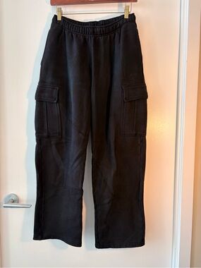 Aritzia Mega Cargo Sweatpants – XS – Black